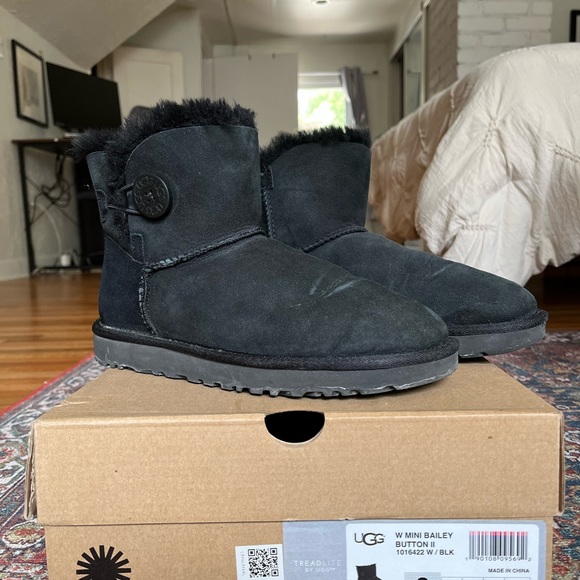 UGG Mini Bailey Button II Black, size 8 - Picture 3 of 8